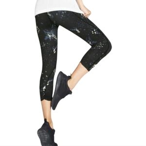 Vie Active Black Print Cropped Pull-On Leggings - Size XL